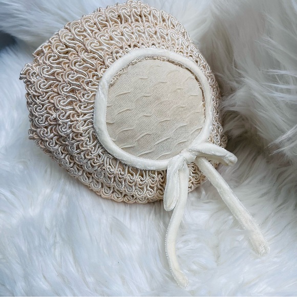 Vintage Younkers Ivory Cream and White Fascinator Hat with Veil - Picture 5 of 8